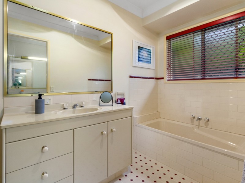 26 Edgeworth Place, Helensvale QLD 4212