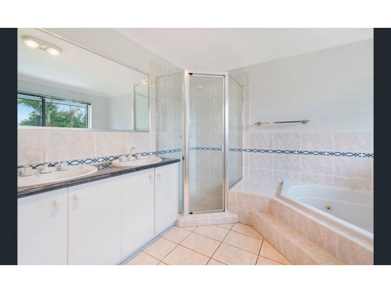 7 Lakewood Court, Helensvale QLD 4212