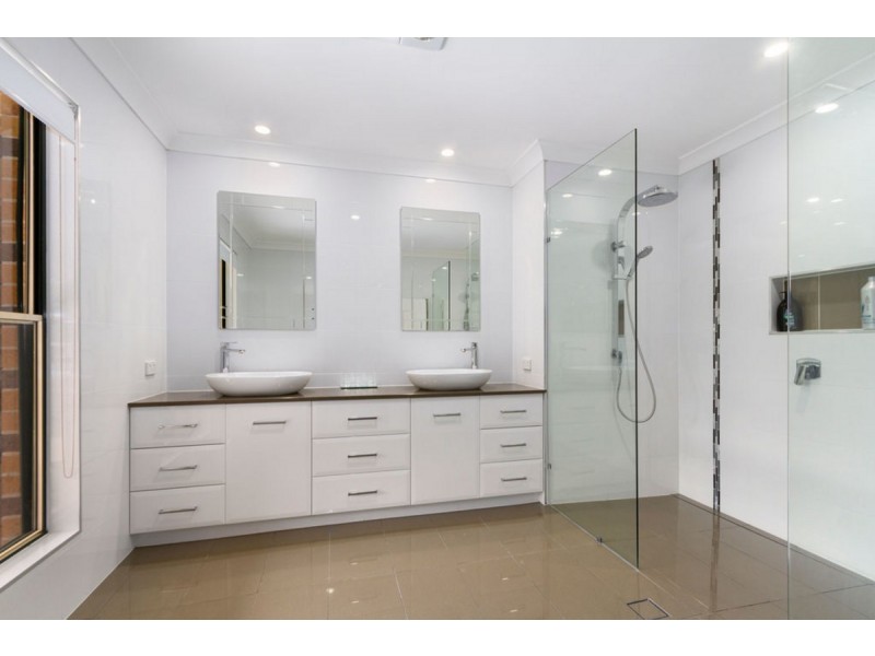 186 Mildura Drive, Helensvale QLD 4212
