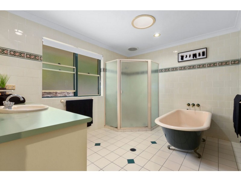 186 Mildura Drive, Helensvale QLD 4212