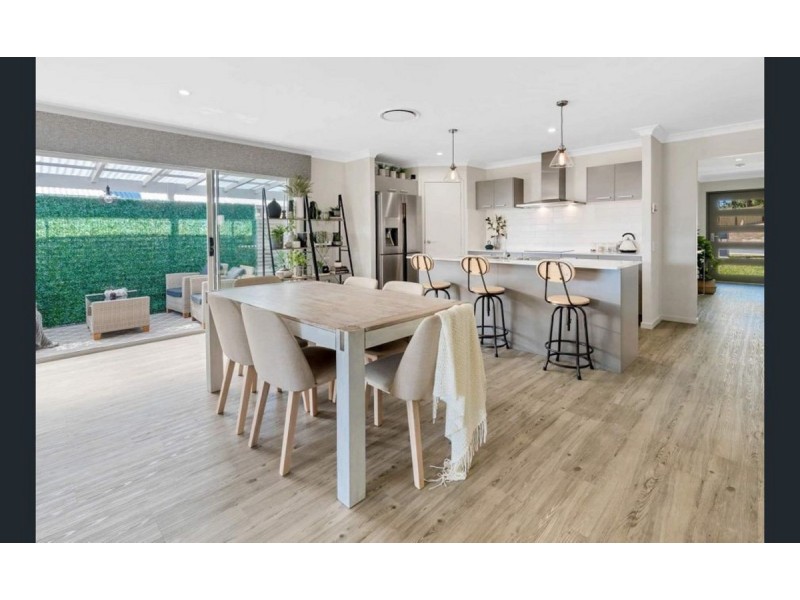 33 Greencastle Parade, Maudsland QLD 4210