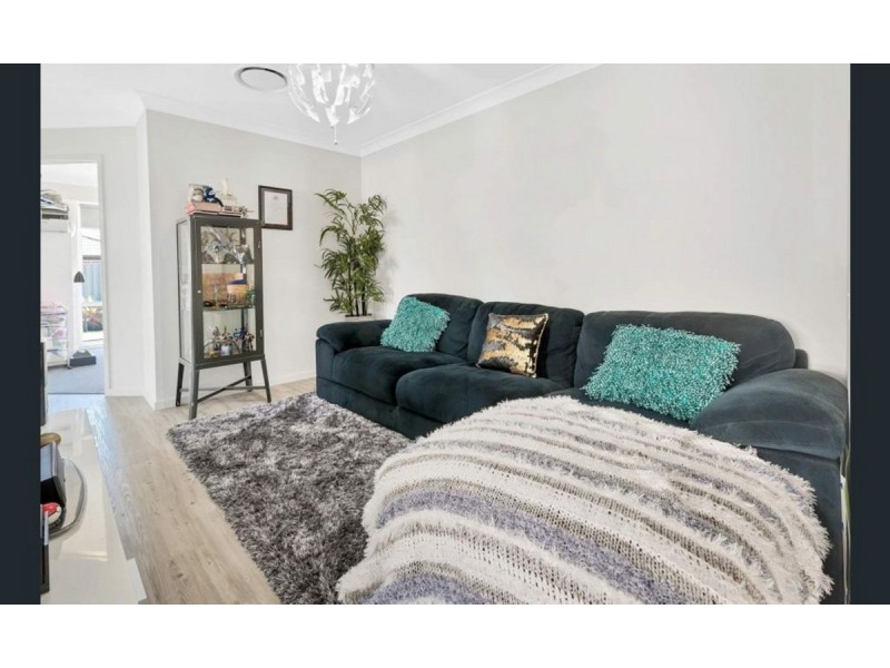 33 Greencastle Parade, Maudsland QLD 4210