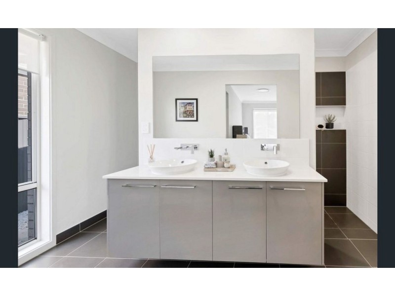 33 Greencastle Parade, Maudsland QLD 4210