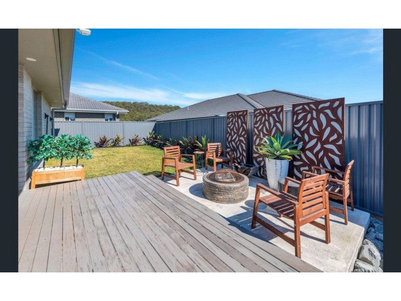 33 Greencastle Parade, Maudsland QLD 4210