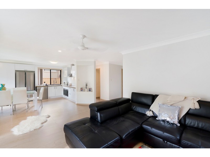 13 Caragh Crescent, Oxenford QLD 4210
