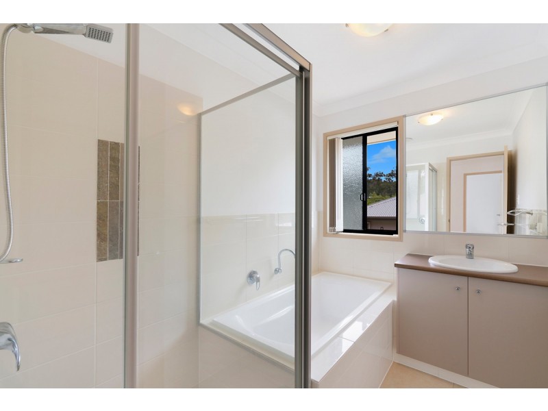 13 Caragh Crescent, Oxenford QLD 4210