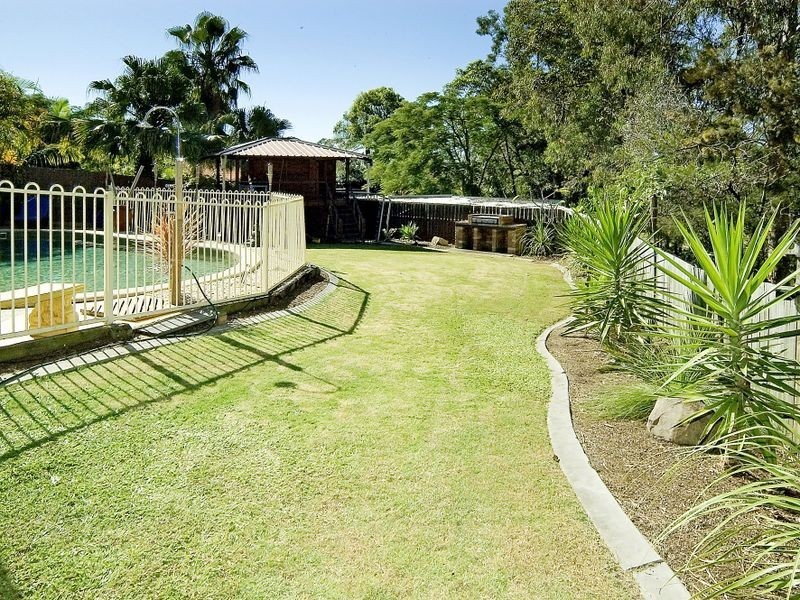 14 Camden Court, Helensvale QLD 4212
