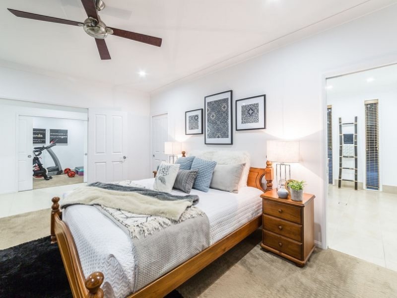 18B Uplands Drive, Parkwood QLD 4214