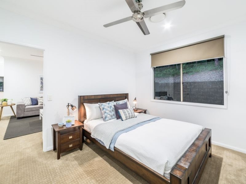 18B Uplands Drive, Parkwood QLD 4214