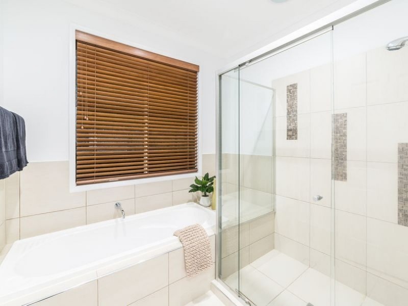 18B Uplands Drive, Parkwood QLD 4214