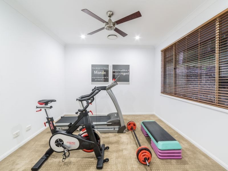 18B Uplands Drive, Parkwood QLD 4214