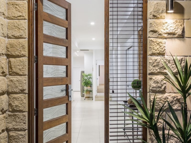 18B Uplands Drive, Parkwood QLD 4214