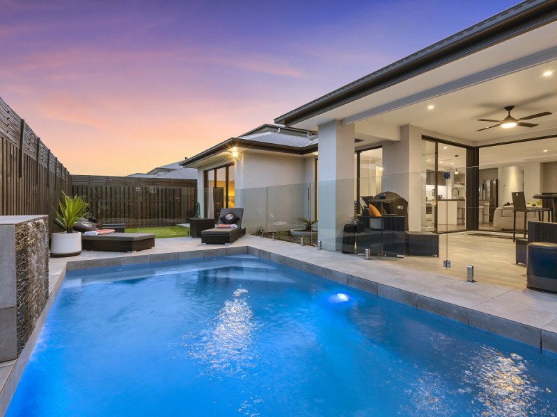 18 Emerald Drive, Helensvale QLD 4212