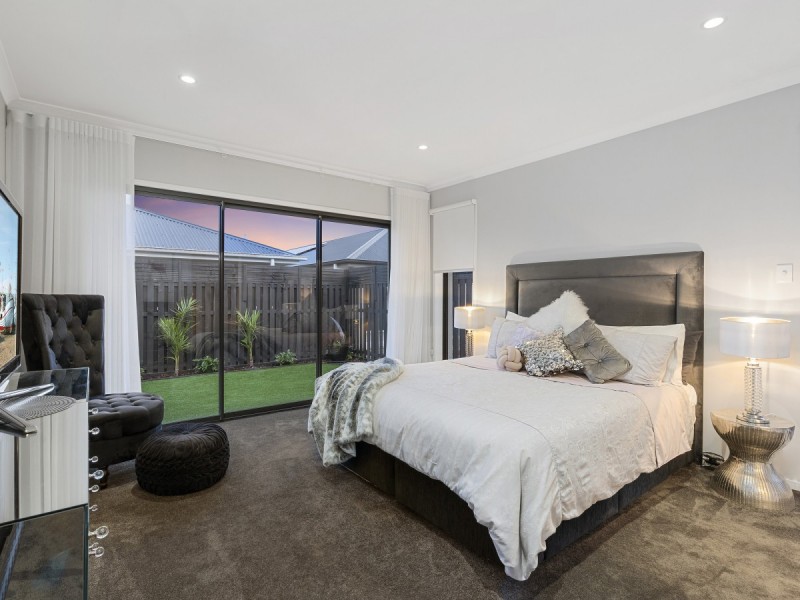 18 Emerald Drive, Helensvale QLD 4212