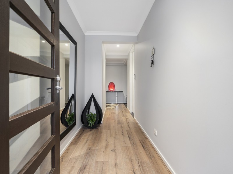 18 Emerald Drive, Helensvale QLD 4212