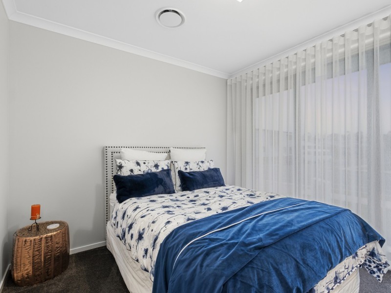 18 Emerald Drive, Helensvale QLD 4212