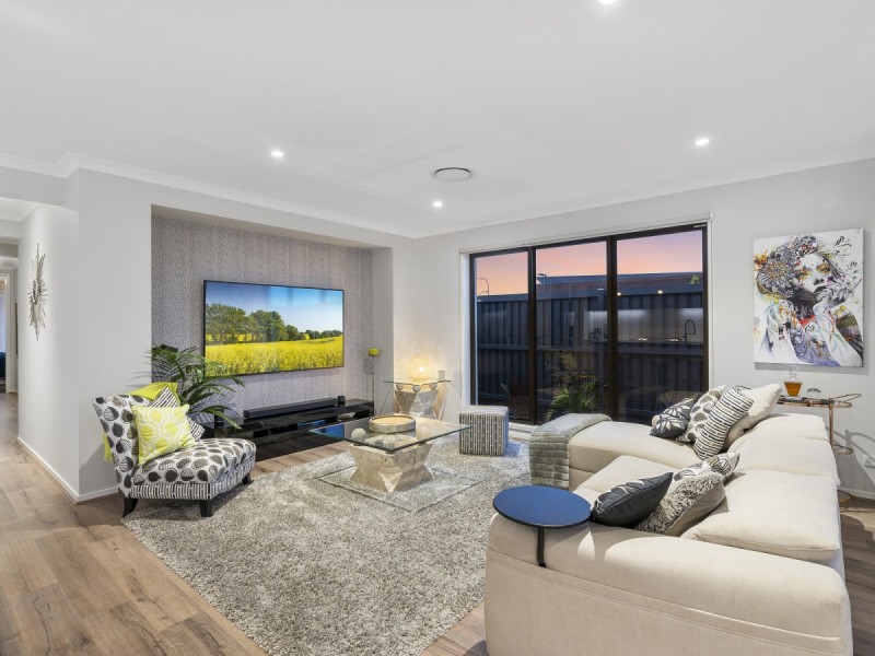 18 Emerald Drive, Helensvale QLD 4212