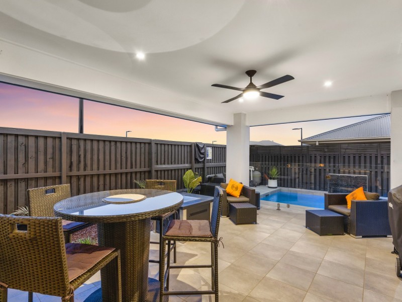 18 Emerald Drive, Helensvale QLD 4212