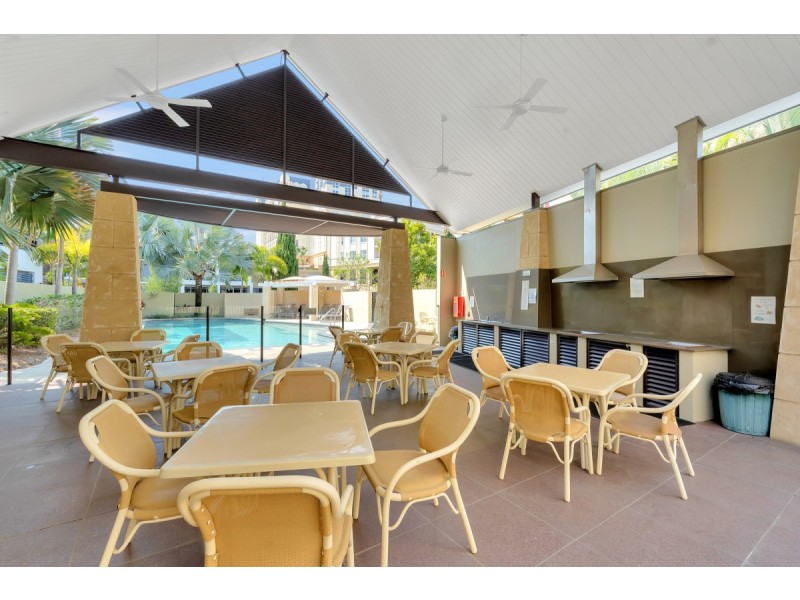 3074 Quay South Drive, Carrara QLD 4211