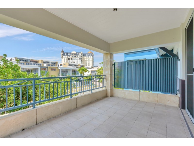 3074 Quay South Drive, Carrara QLD 4211