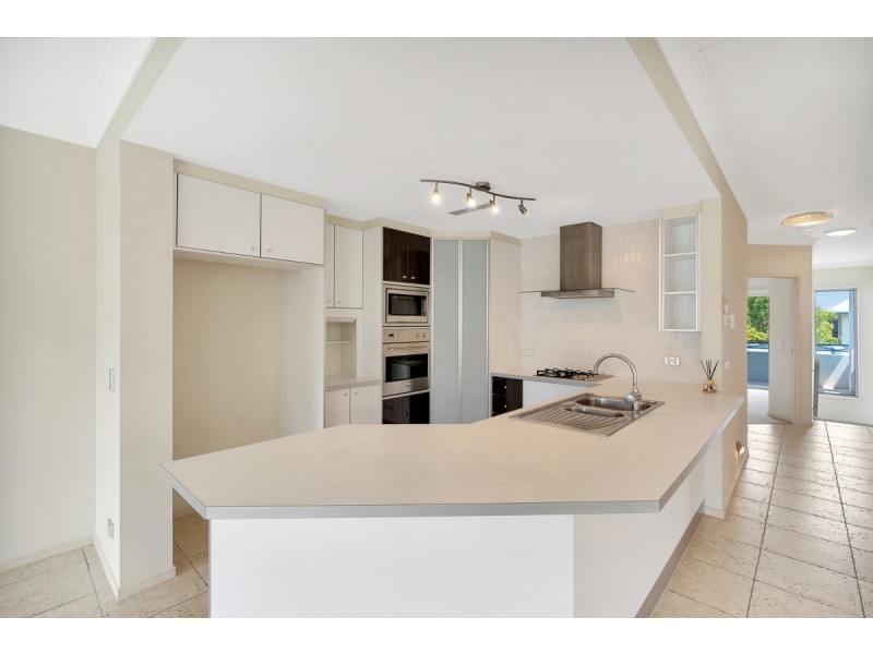 3074 Quay South Drive, Carrara QLD 4211