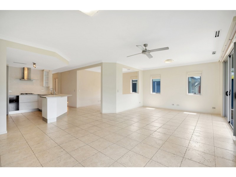 3074 Quay South Drive, Carrara QLD 4211