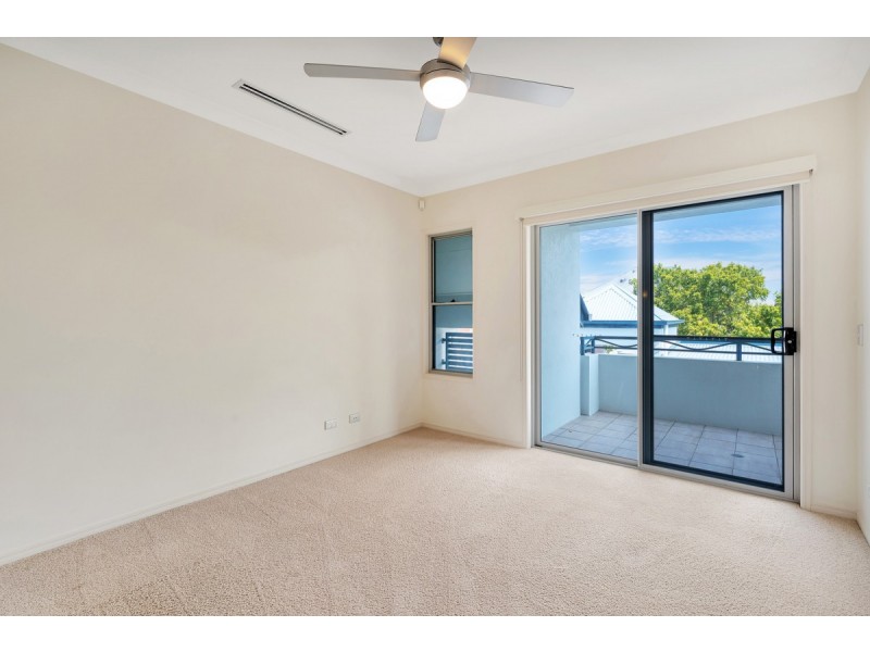 3074 Quay South Drive, Carrara QLD 4211