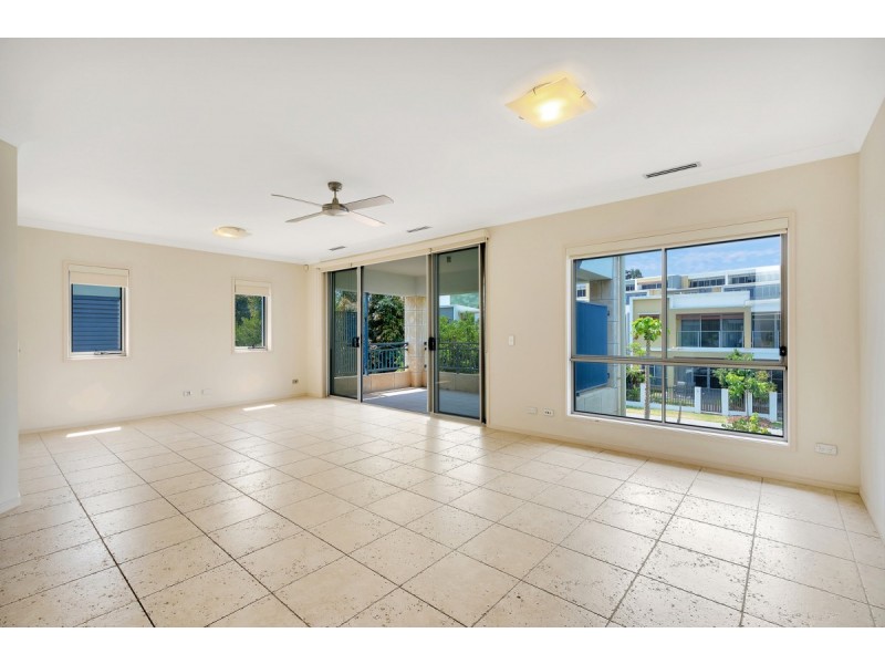 3074 Quay South Drive, Carrara QLD 4211