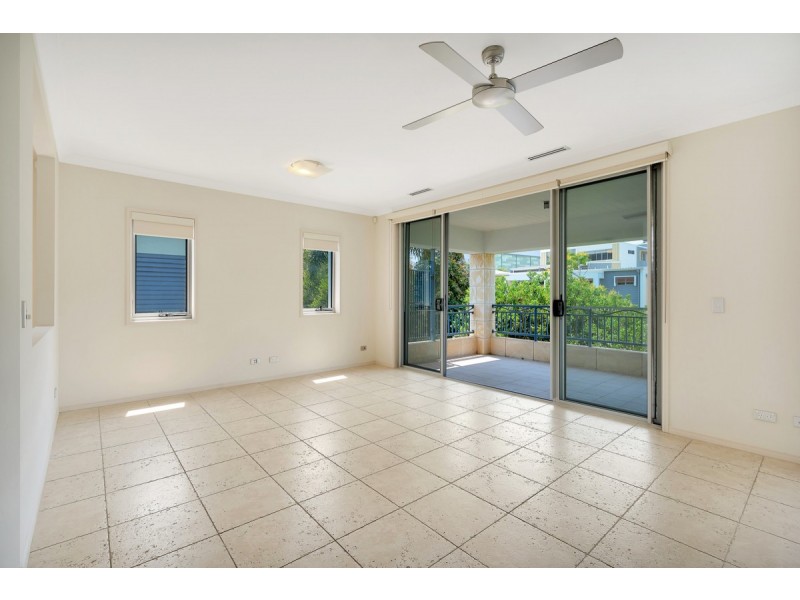 3074 Quay South Drive, Carrara QLD 4211