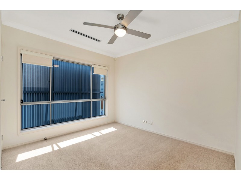 3074 Quay South Drive, Carrara QLD 4211