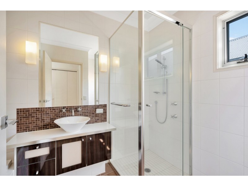 3074 Quay South Drive, Carrara QLD 4211