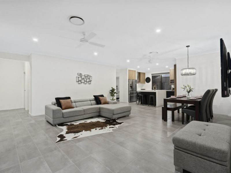 2 Settlers Avenue, Maudsland QLD 4210