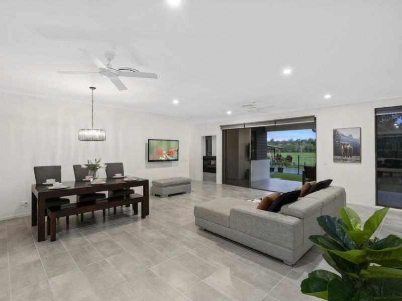 2 Settlers Avenue, Maudsland QLD 4210