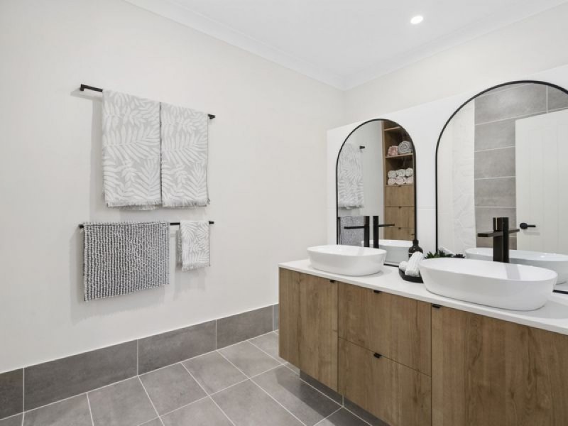 2 Settlers Avenue, Maudsland QLD 4210