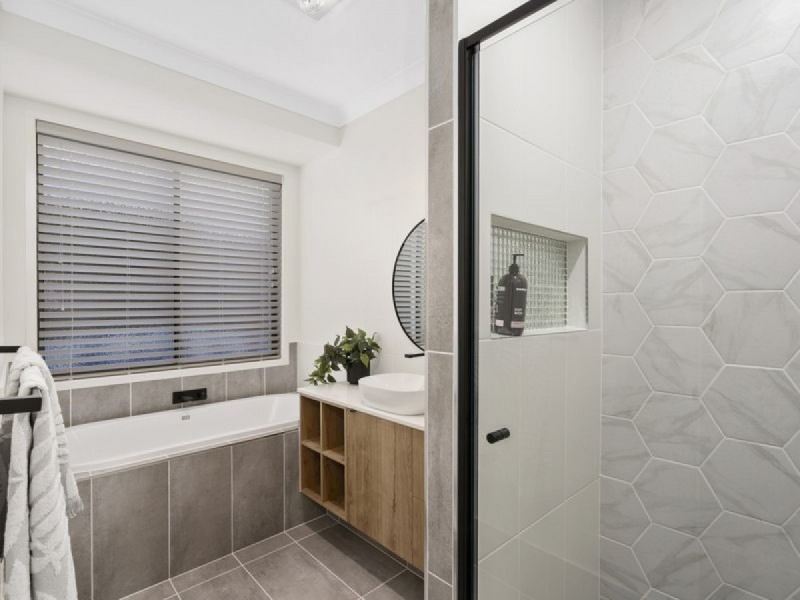 2 Settlers Avenue, Maudsland QLD 4210