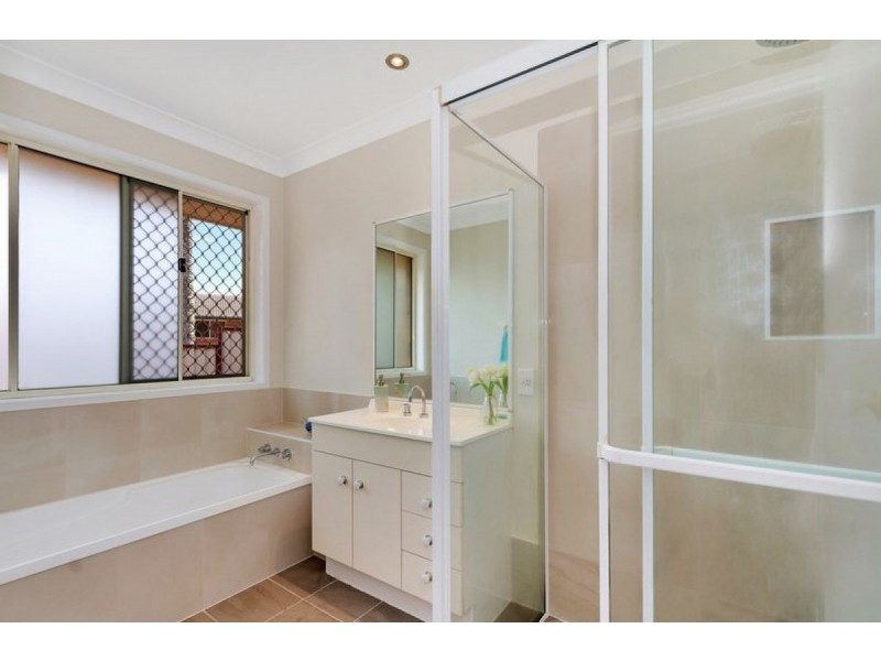 11 Atkins Place, Helensvale QLD 4212