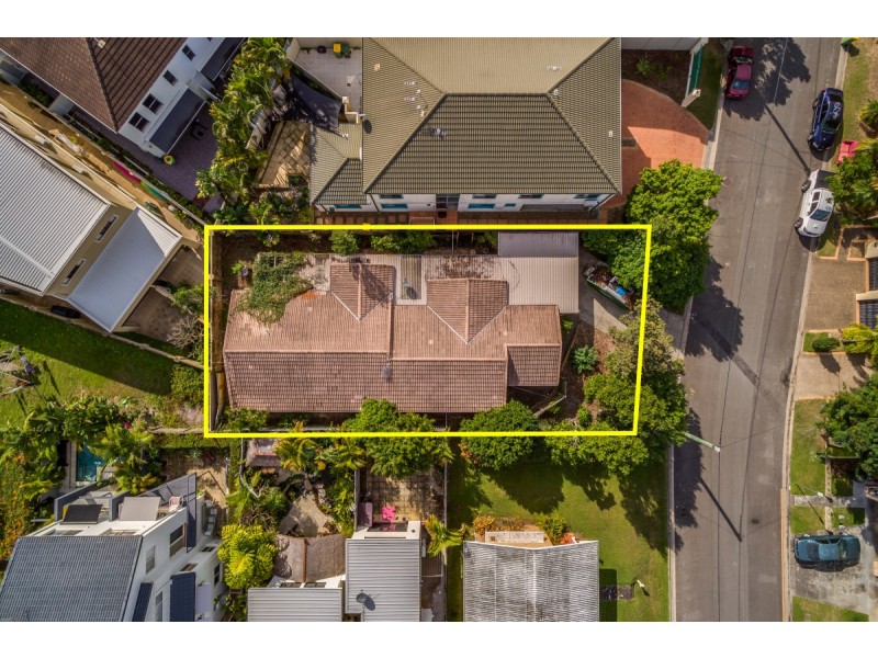 24 Oak Avenue, Surfers Paradise QLD 4217