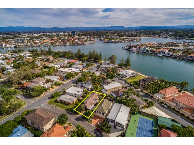 24 Oak Avenue, Surfers Paradise QLD 4217