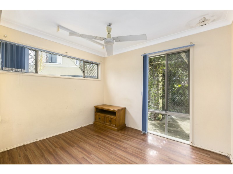 24 Oak Avenue, Surfers Paradise QLD 4217