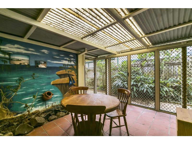 24 Oak Avenue, Surfers Paradise QLD 4217