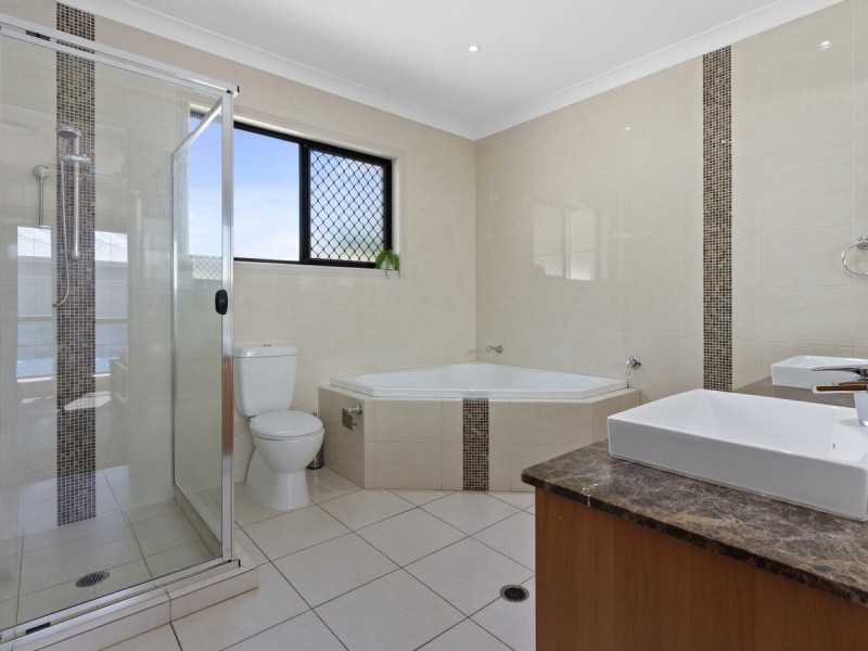 8 Lagos Court, Coombabah QLD 4216