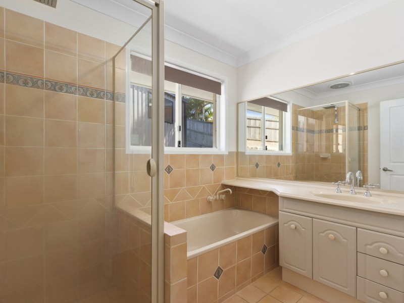 2 Creekview Street, Helensvale QLD 4212