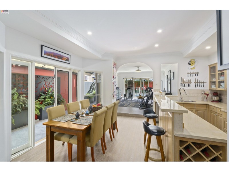 2/35 Peak Avenue, Main Beach QLD 4217