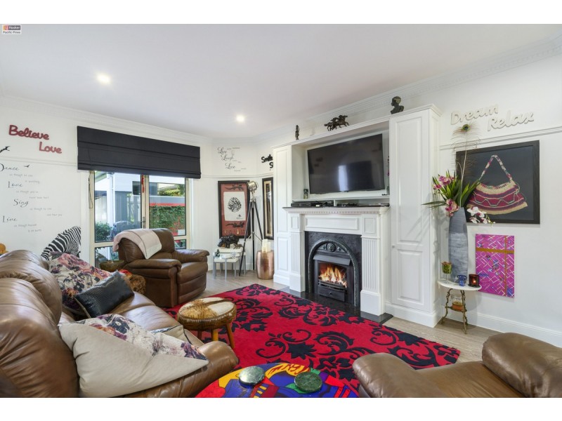 2/35 Peak Avenue, Main Beach QLD 4217