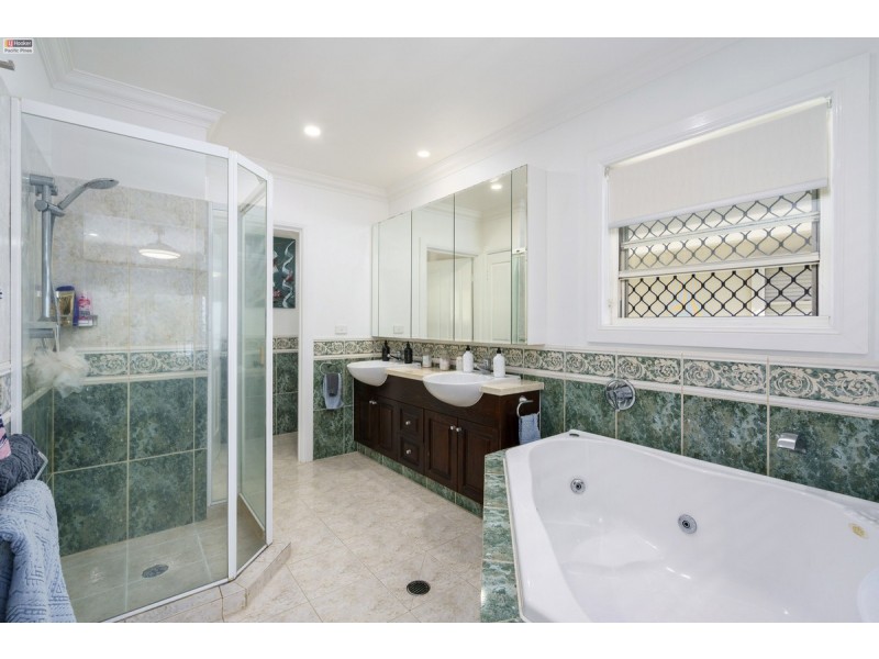 2/35 Peak Avenue, Main Beach QLD 4217