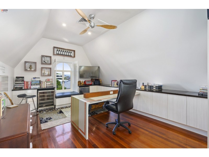 2/35 Peak Avenue, Main Beach QLD 4217