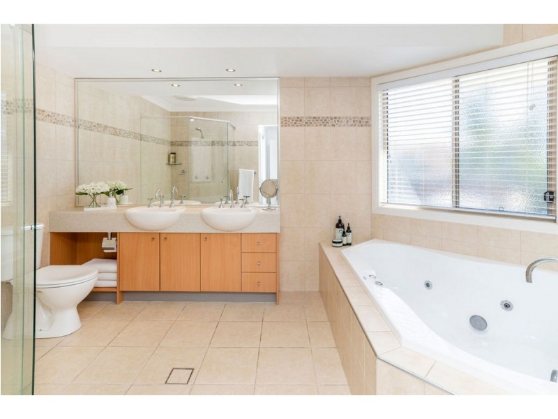 28 Monterey Keys Drive, Helensvale QLD 4212
