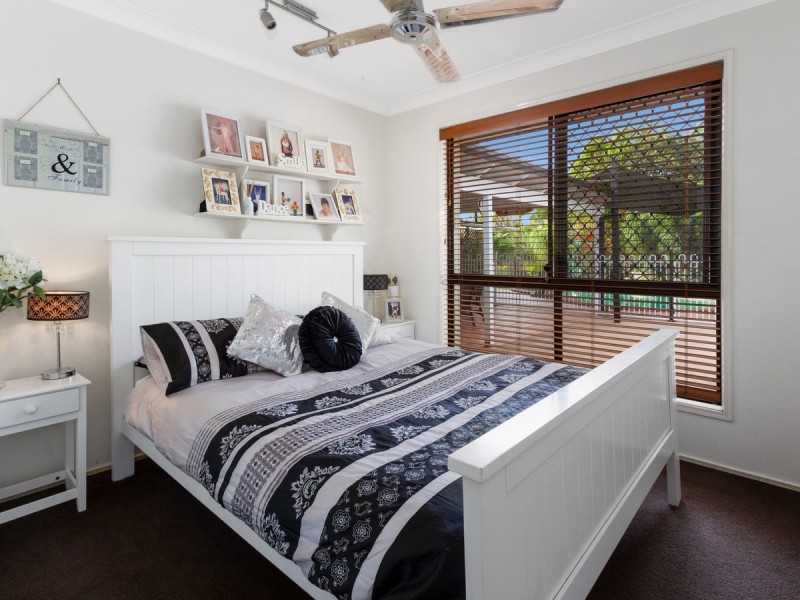 17 Minden Crescent, Helensvale QLD 4212