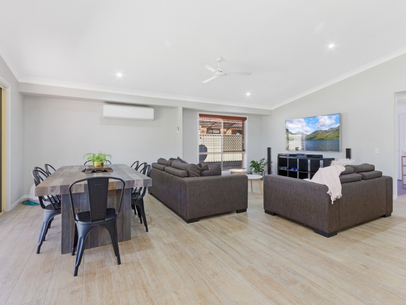 42 Meadow Way, Upper Coomera QLD 4209