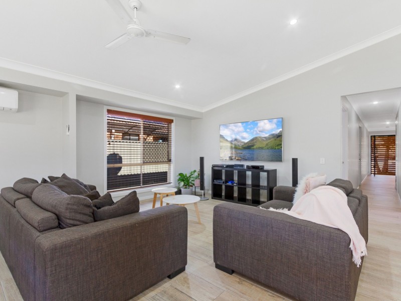 42 Meadow Way, Upper Coomera QLD 4209